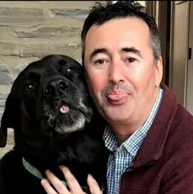 Dr. Gerardo Pérez-Camargo with a black dog