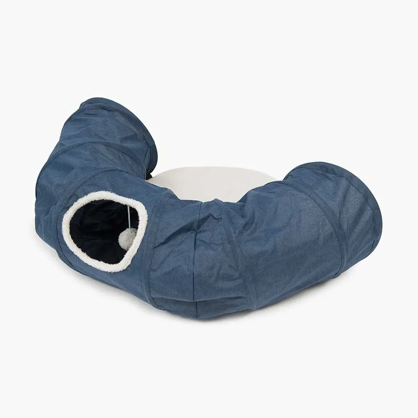 Blue Catit Vesper tunnel arranged in a curve with its center opening visible