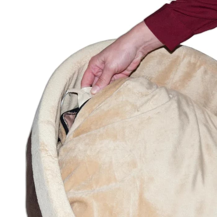 Removable heater pouch in a K&H Thermo-Kitty bed