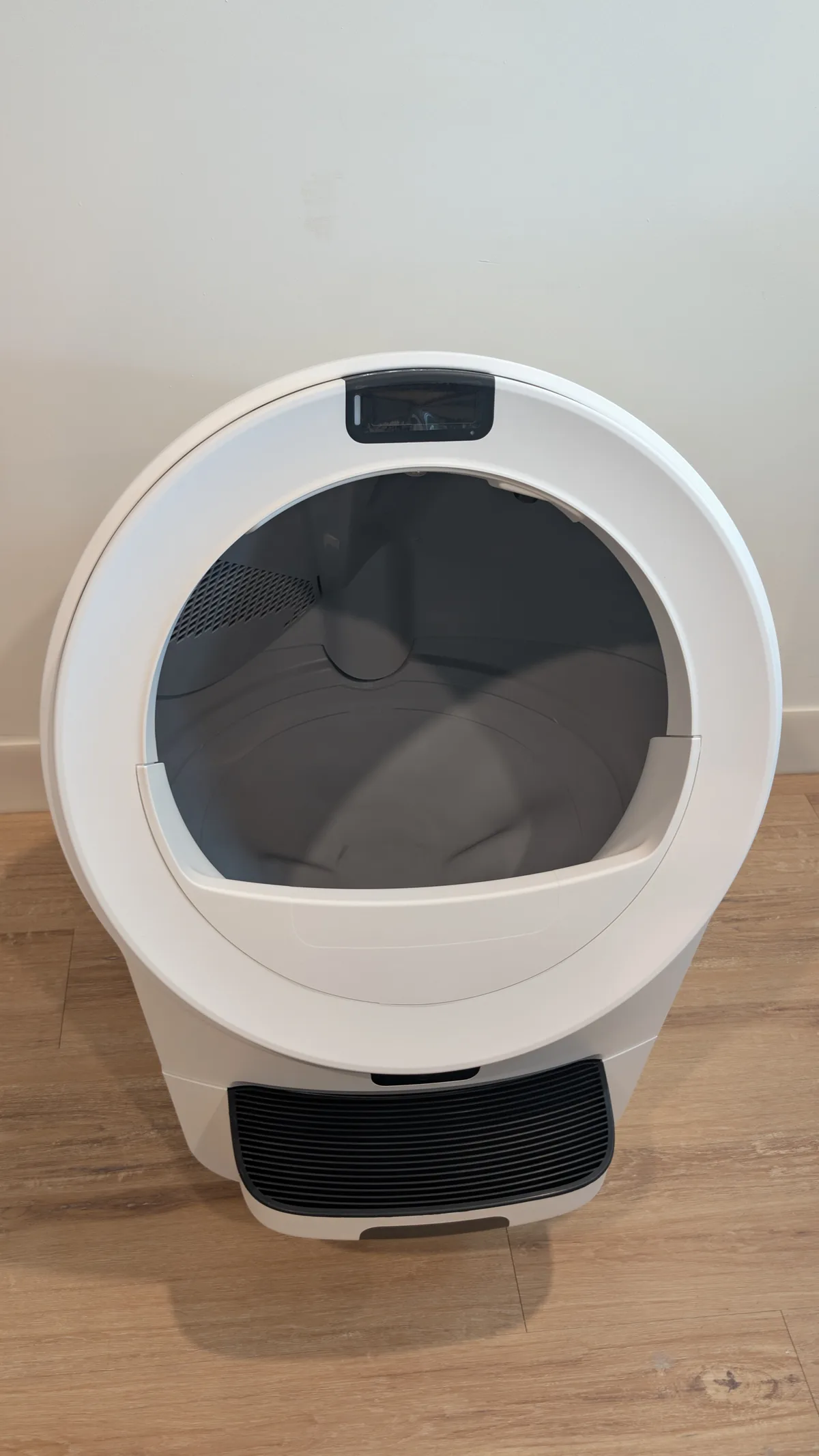 White Litter-Robot 5 Pro photographed straight on with the globe open